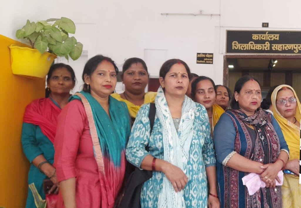 जनगणना ड्यूटी को लेकर आंगनबाड़ी कार्यकत्रियों ने उठाई मांग, डीएम से समाधान की अपील