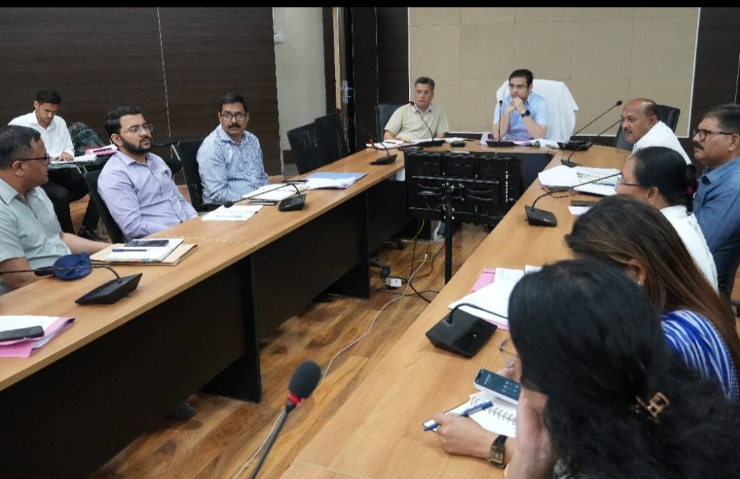 सीडीओ दिवेश शाशनी ने जिला गंगा समिति की बैठक में निकायों को दिए निर्देश