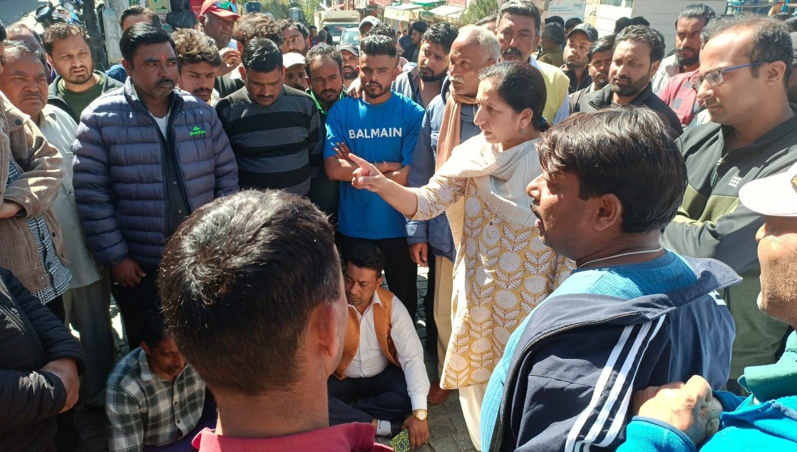 मसूरी में आधी रात बवाल, दो समुदायों में मारपीट के बाद शहर में तनाव, जाम और प्रदर्शन से थमी रफ्तार