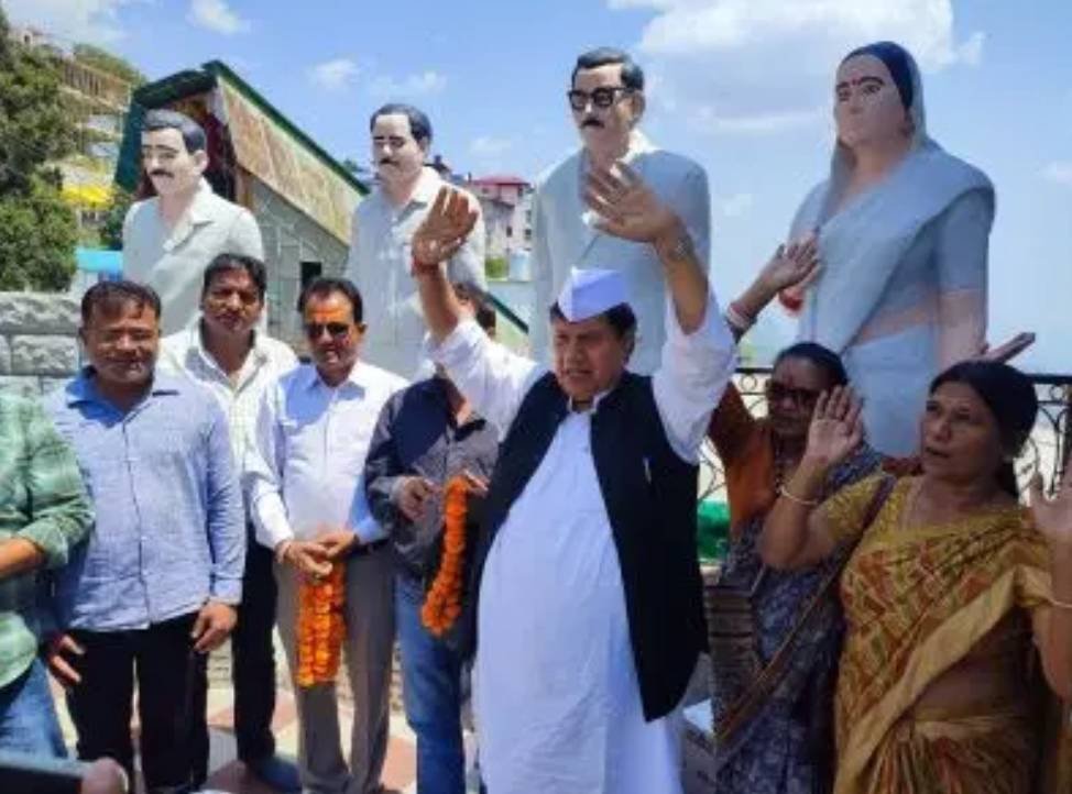 मसूरी शहीद स्थल पहुंचे धीरेंद्र प्रताप, राज्य आंदोलनकारियों के मुद्दों पर सरकार को घेरा