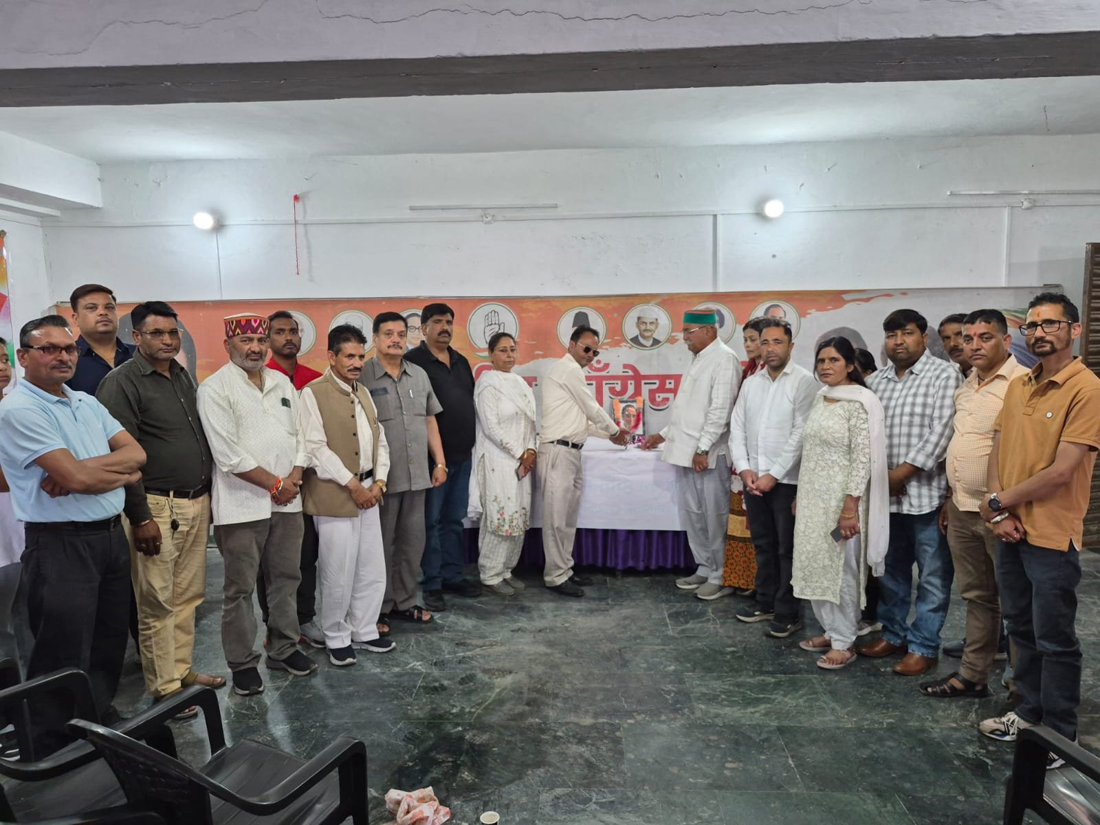 मसूरी कांग्रेस भवन में राजीव गांधी को श्रद्धांजलि, नेताओं ने याद किए पूर्व प्रधानमंत्री के योगदान