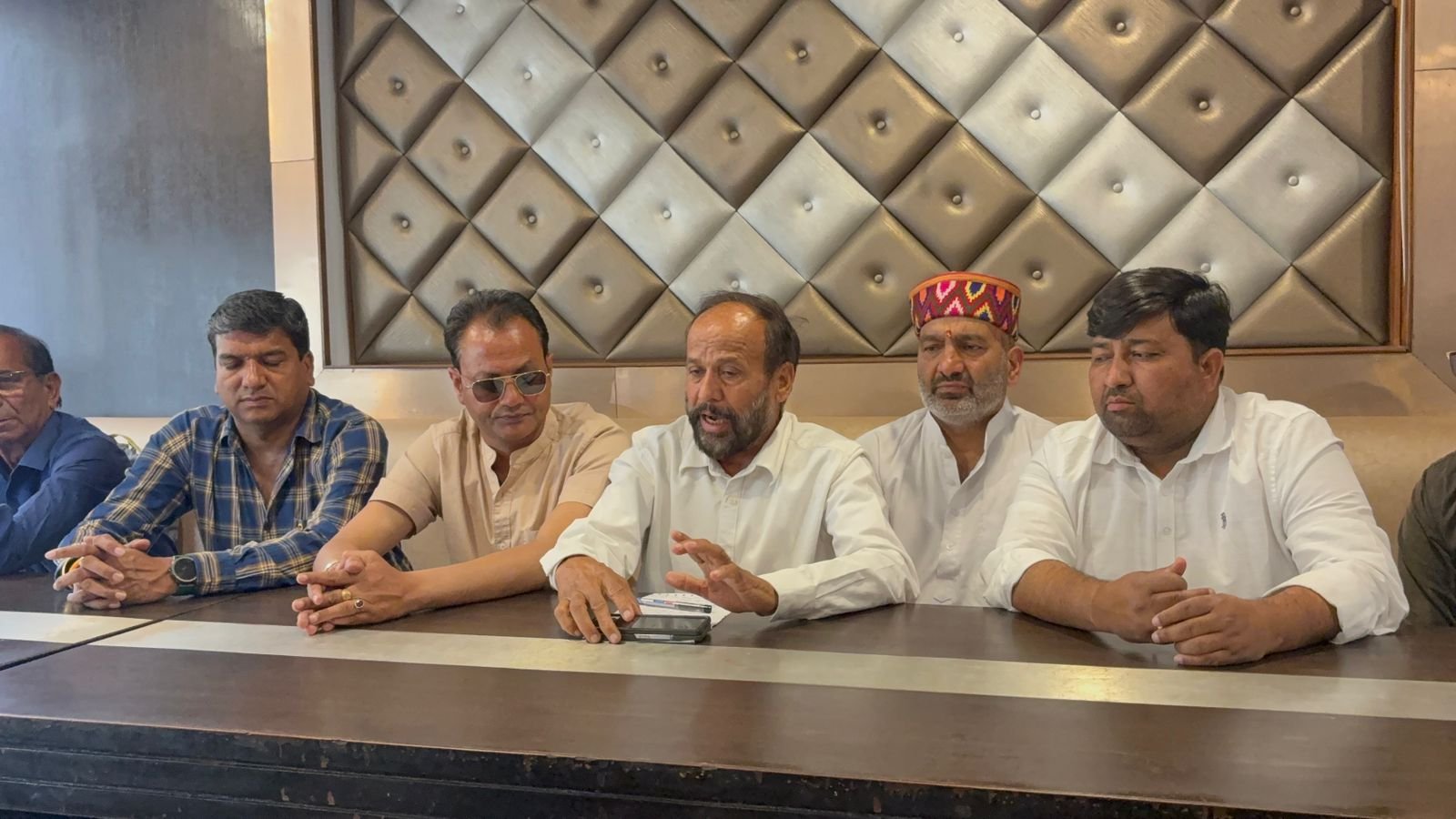 पत्रकारों पर टिप्पणी को लेकर कांग्रेस का भाजपा पर हमला, बोले- चौथा स्तंभ को दबाने की कोशिश, मोदी मीडिया को बताया दलाल