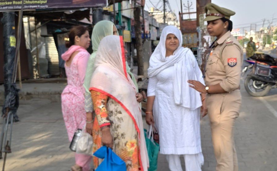 ईद पर खाकी का मानवीय चेहरा: छुटमलपुर में महिला उपनिरीक्षक ने जगाई जागरूकता की अलख